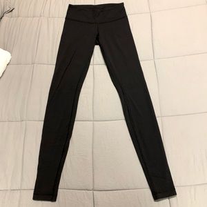 black wunder under lululemon leggings, size 4